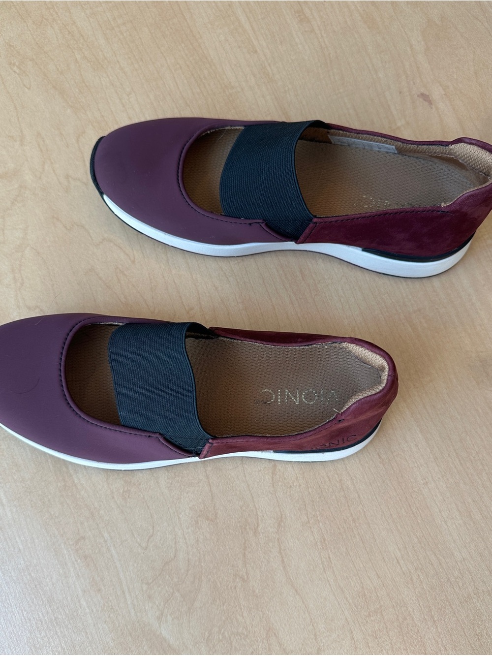 Vionic Cadee Women’s Slip-On Loafers in Wine - Size 5 - Picture 2 of 11
